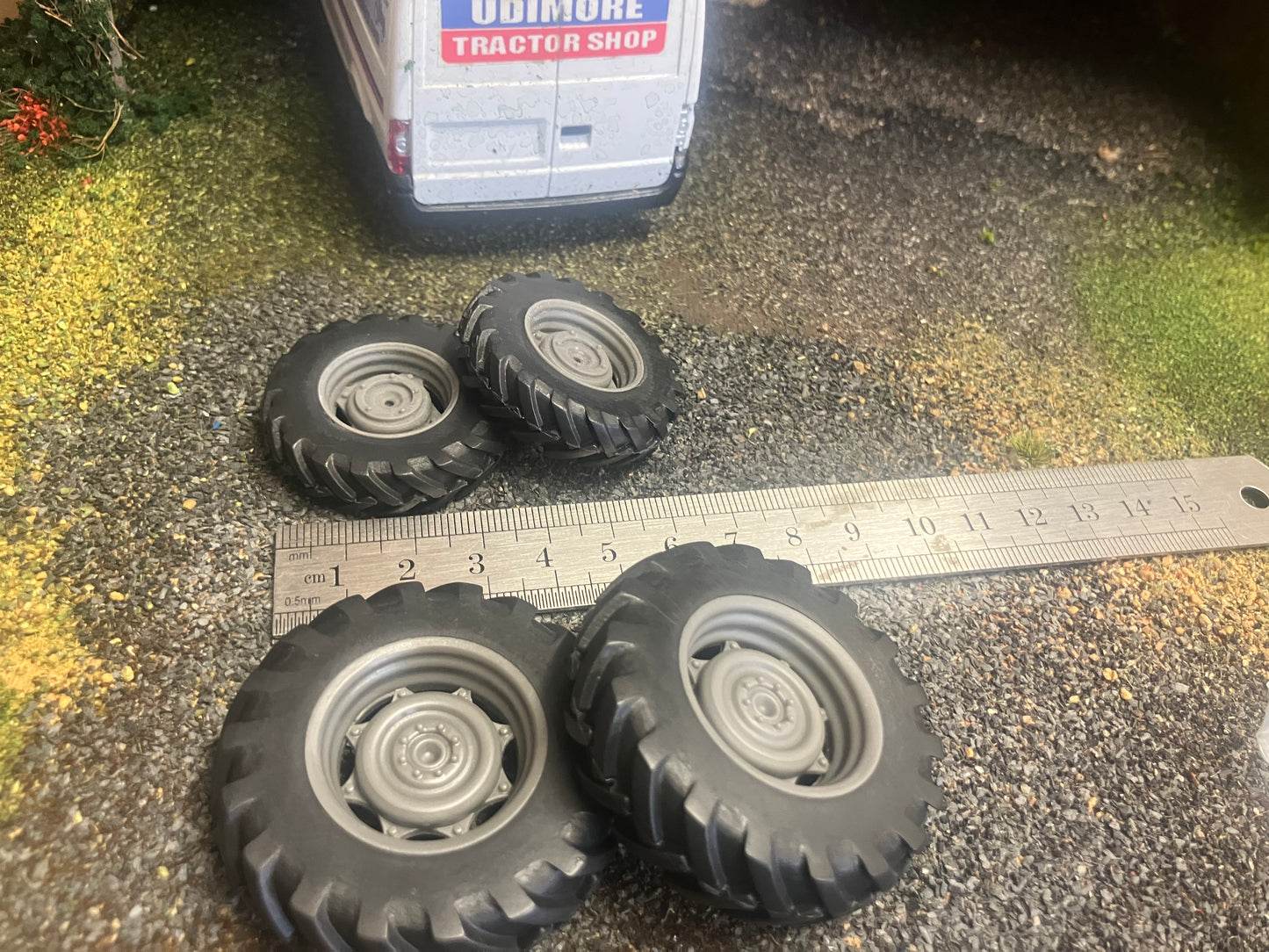 04239 Set of 4 Front & Rear 4wd Tractor wheels Artisan32 farm machinery 1:32 scale