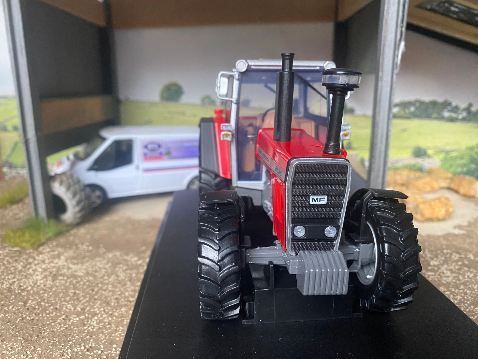 6369 Universal Hobbies Massey Ferguson 2685 tractor BOXED 1:32 scale Image 4