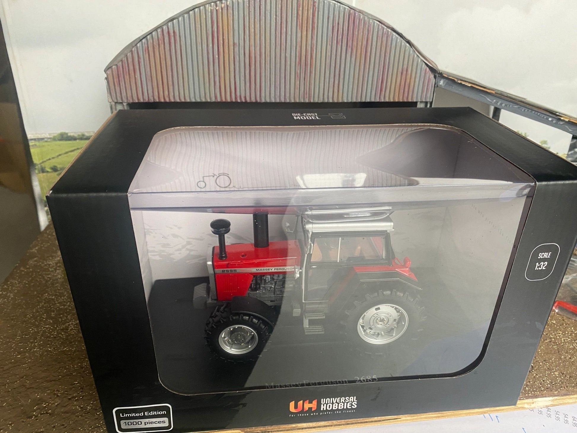 6369 Universal Hobbies Massey Ferguson 2685 tractor BOXED 1:32 scale Image 9