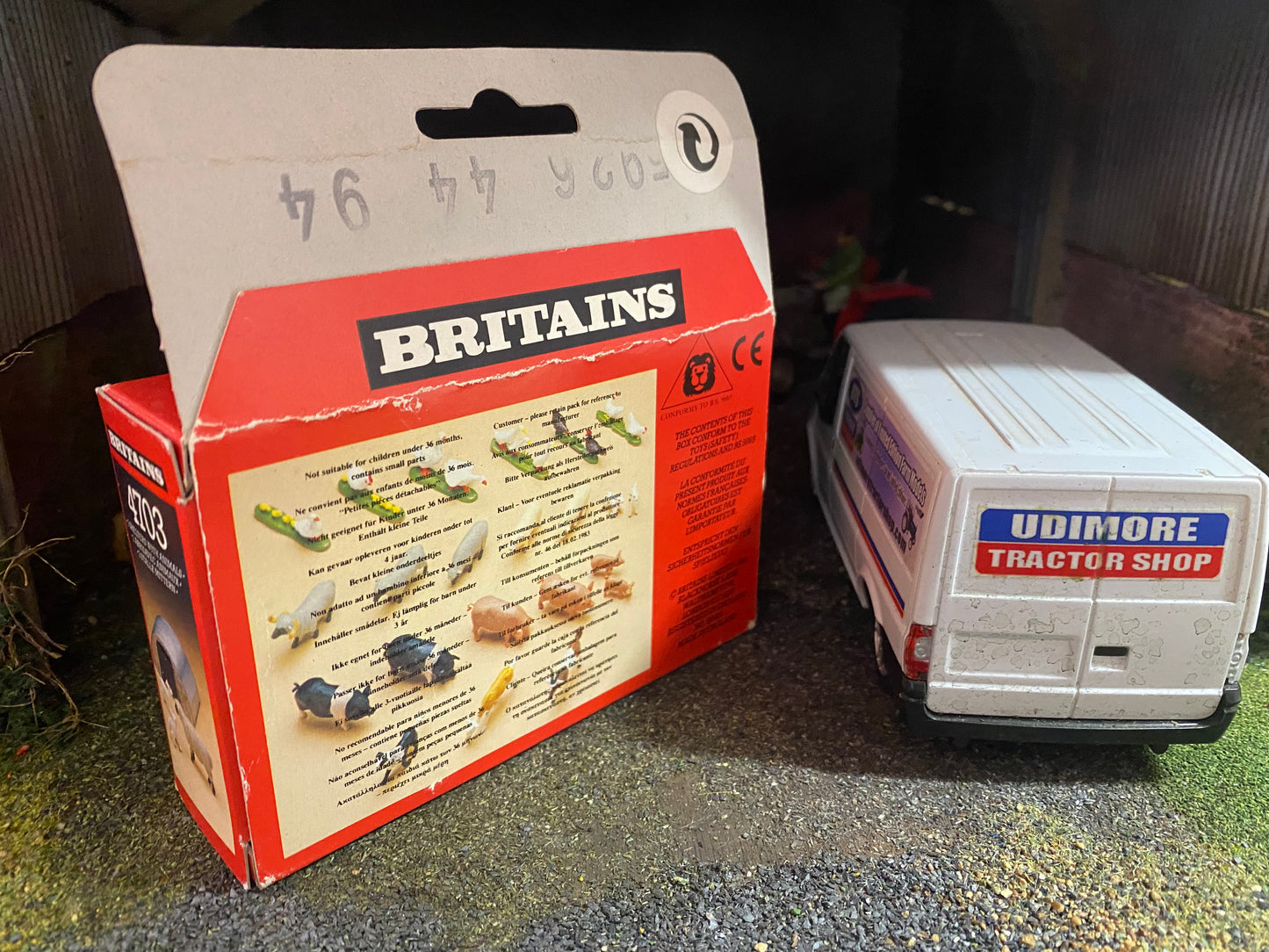 4703 Vintage Britains Animal Shelters set 1:32 scale