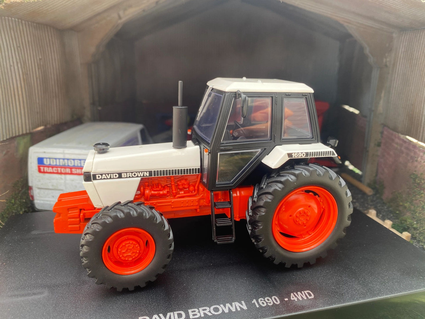 6753 Universal Hobbies David Brown 1690 4wd Tractor BOXED 1:32 scale Image 3