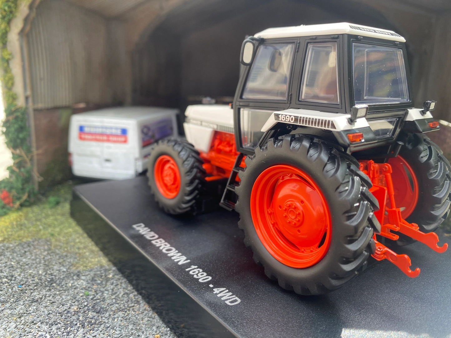 6753 Universal Hobbies David Brown 1690 4wd Tractor BOXED 1:32 scale Image 4