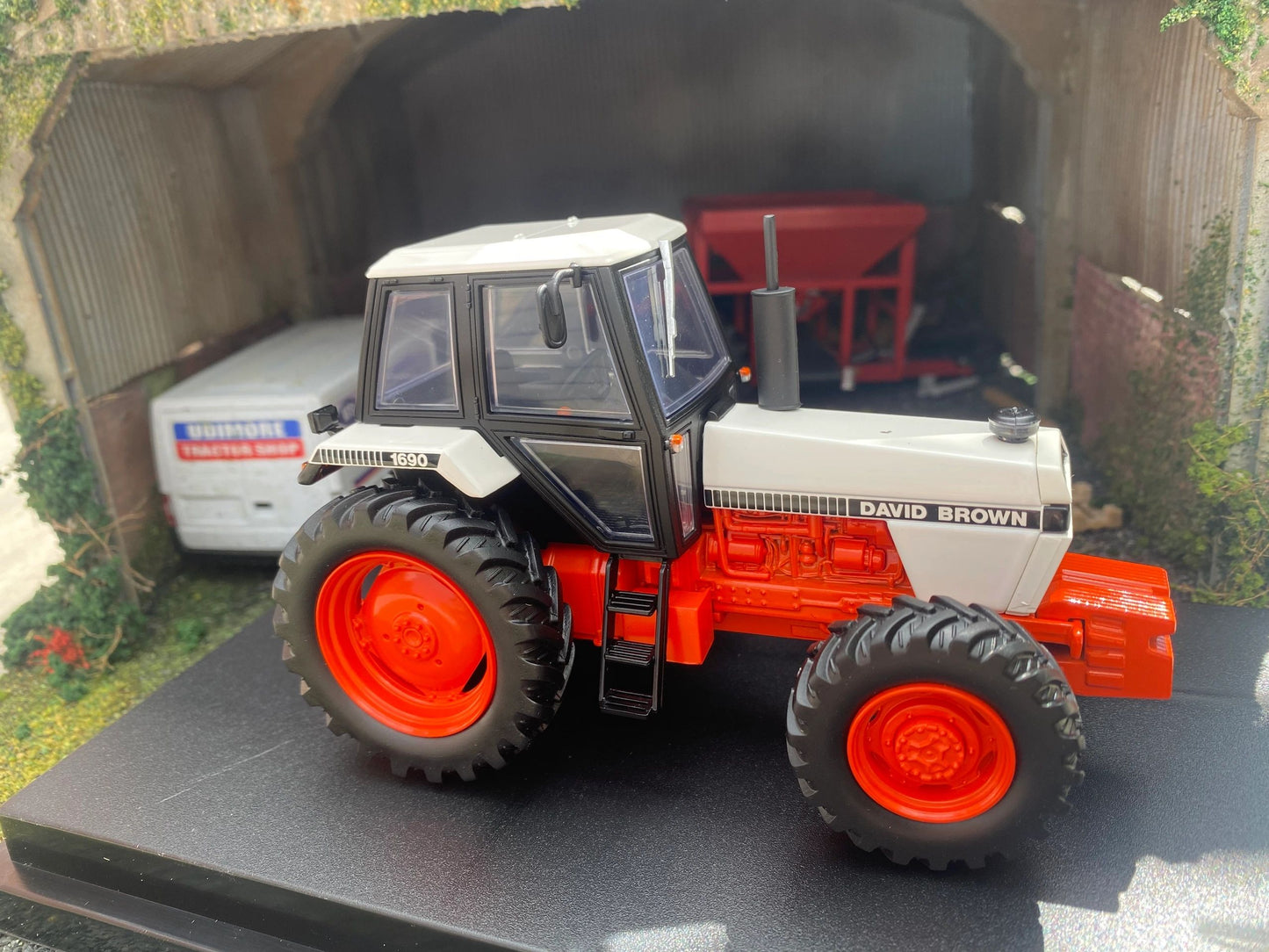 6753 Universal Hobbies David Brown 1690 4wd Tractor BOXED 1:32 scale Image 9