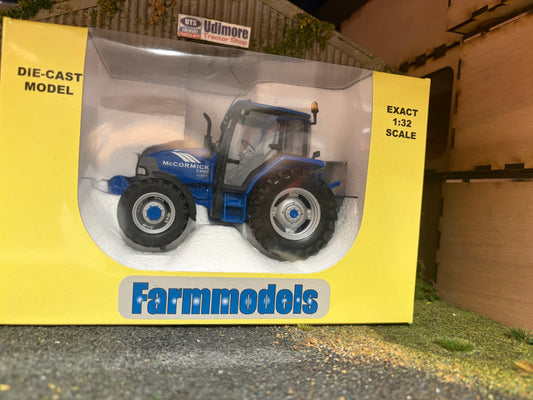 Universal Hobbies UH2391 McCormick CX105 Blue Limited Edition Tractor 1:32 Scale Second Hand Boxed Obsolete Model
