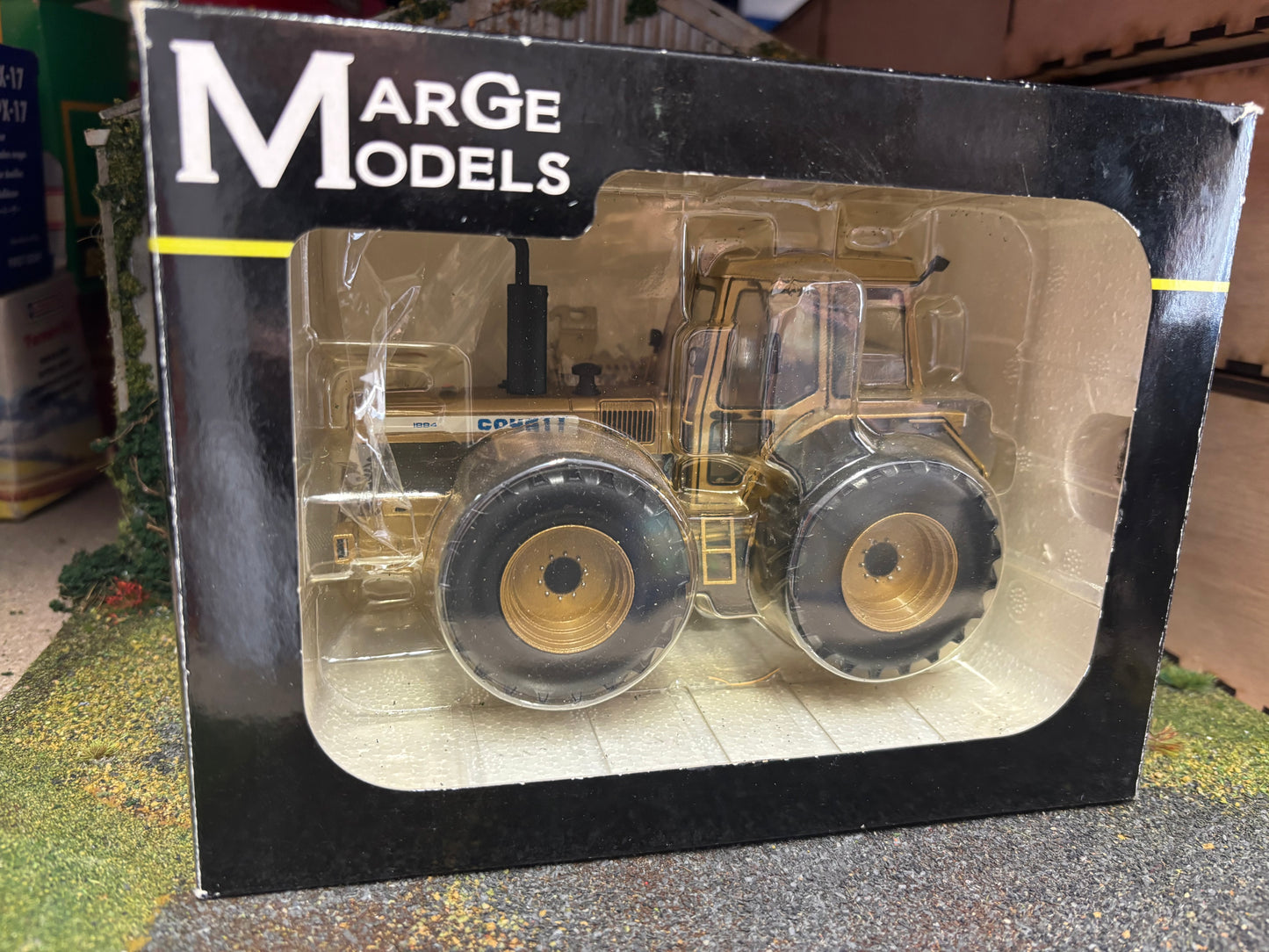 Limited Edition 250pcs MarGe Models GOLD County 1884 tractor BOXED 1.32 scale RARE 1306