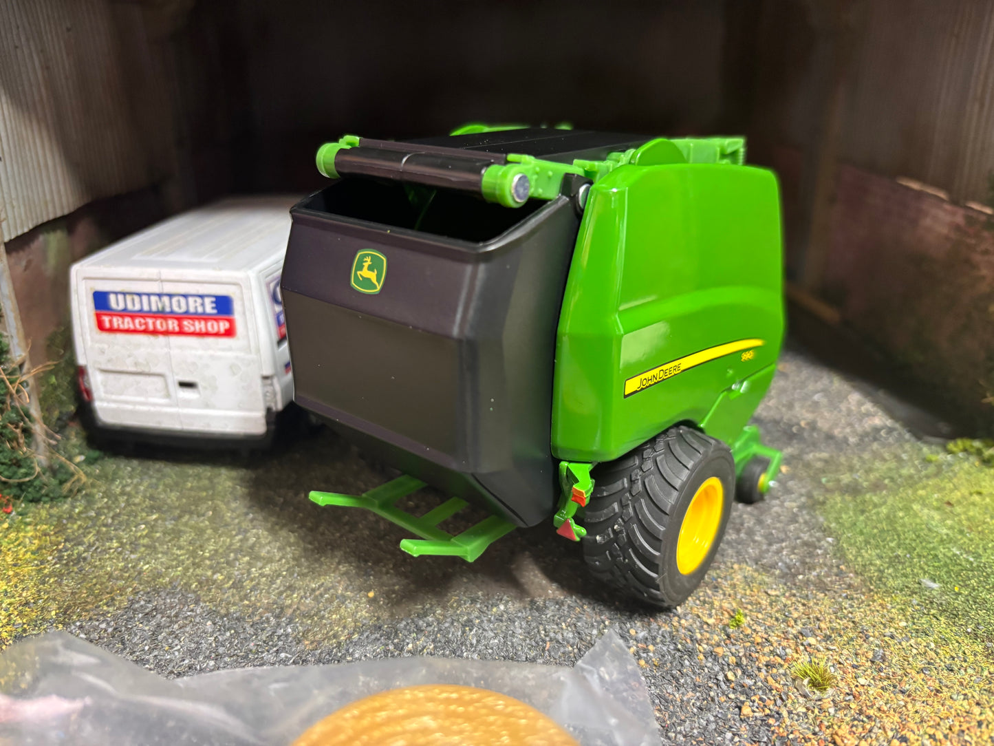 John Deere 990 Round baler 1:32 scale boxed Siku 2465