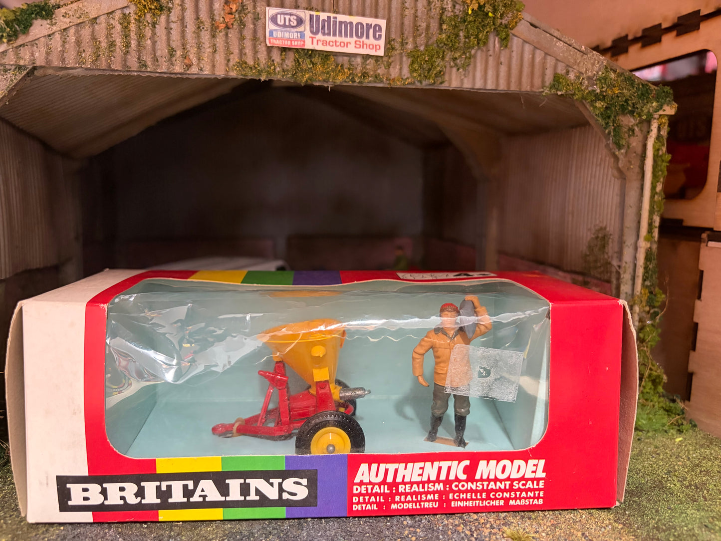 Vintage Britains Vicon Vari Spreader & Farmer Set 9558 BOXED Obsolete 1:32 Scale