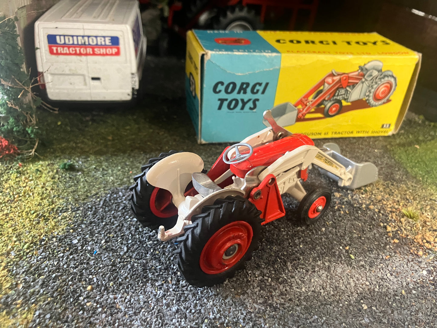 Corgi 53 Massey Ferguson 65 Tractor with loader shovel boxed