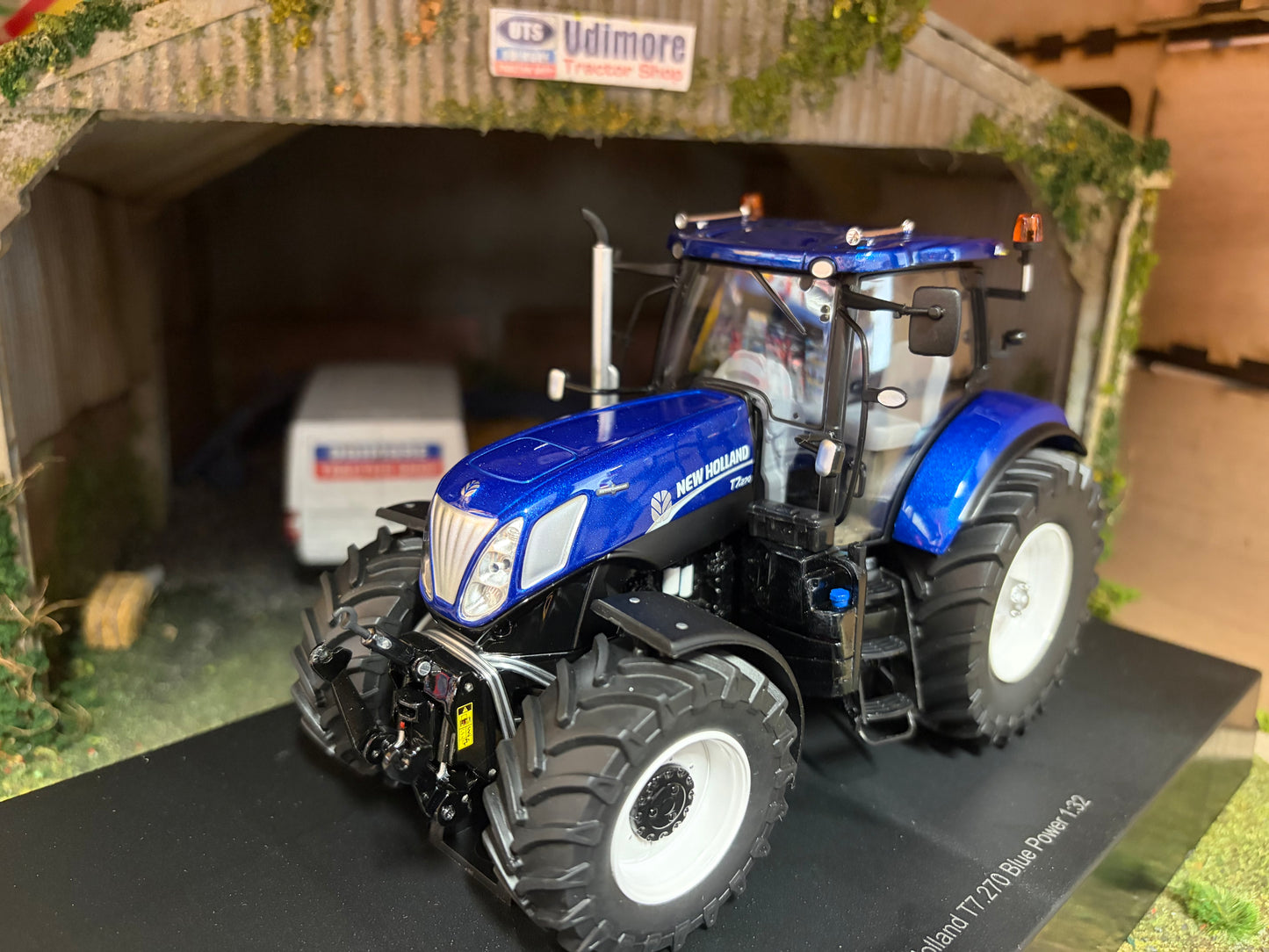 New Holland T7.270 Blue Power Tractor 1:32 scale Boxed ROS