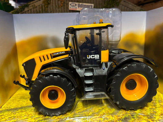 Britains Fastrac 8330 Tractor 1:32 scale New BOXED 43206