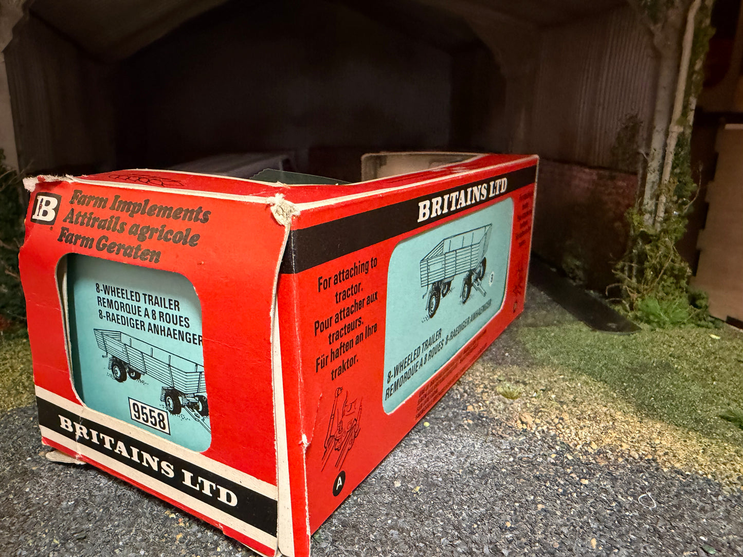 9558 Vintage Britains 8 wheeled trailer 1:32 scale Straw Box obsolete