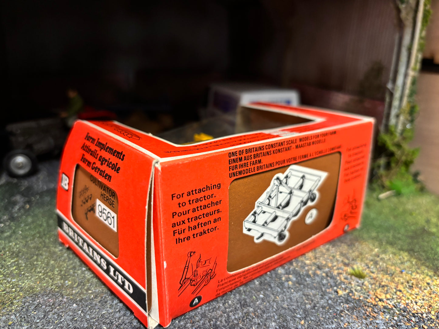9561 Vintage Britains Bomford Superflow Herse Cultivator 1:32 scale STRAW box obsolete
