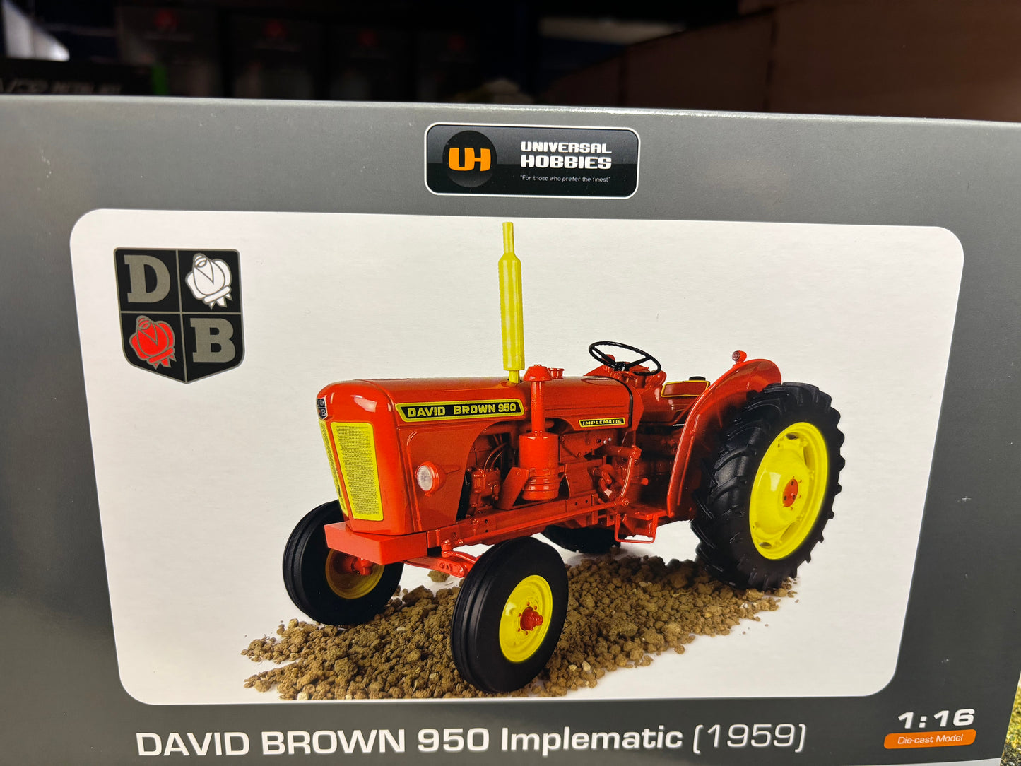 4997 Universal Hobbies David Brown 950 Implematic Tractor BOXED 1:16 scale