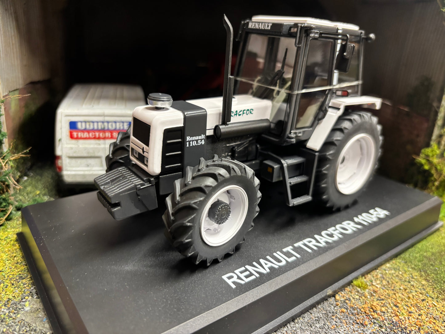 REP220 Replicagri White Renault 110-54 TZ tractor tracfor 1:32 scale Boxed