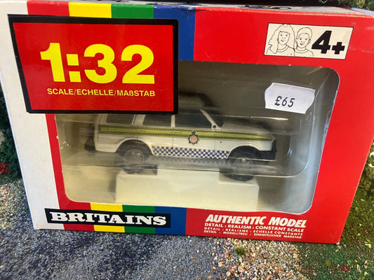 9481 Vintage Britains Police land Rover Discovery 1:32 scale Image 2