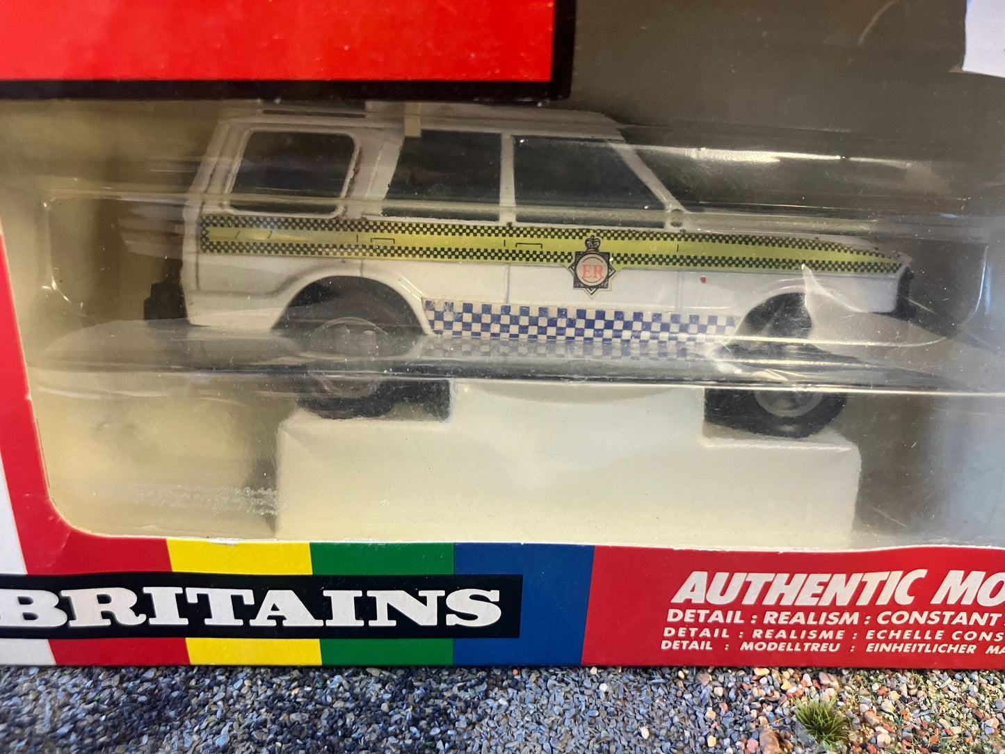 9481 Vintage Britains Police land Rover Discovery 1:32 scale Image 3