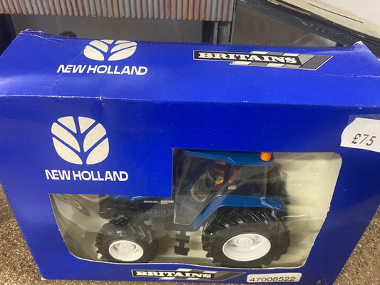 9487 Britains New Holland 6635 Tractor Dealer box 1:32 scale Image 2