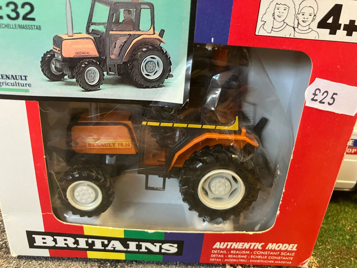 9492 Britains Renault 70-14 Tractor 1:32 scale Image 4