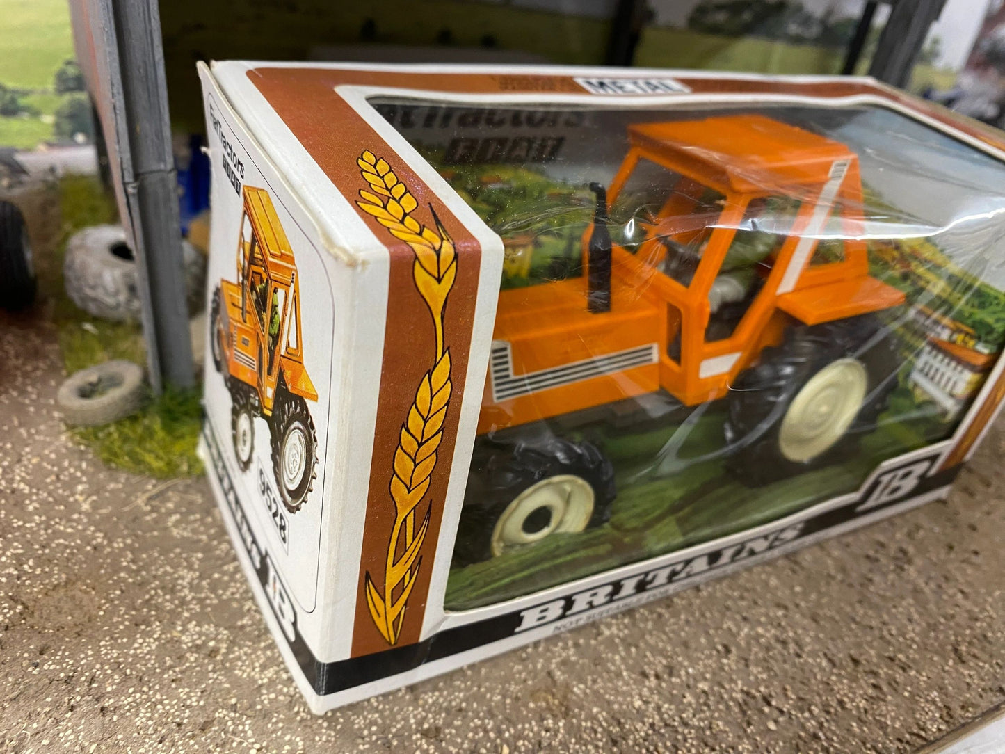 9528 Britains Orange Fiat 880 DT Tractor in original Straw Box Image 3