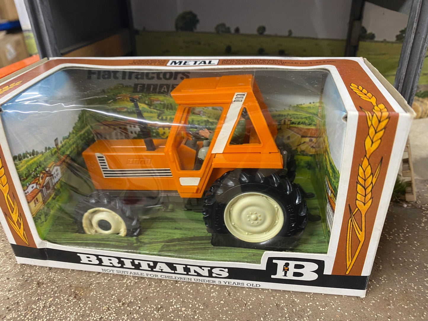 9528 Britains Orange Fiat 880 DT Tractor in original Straw Box Image 4