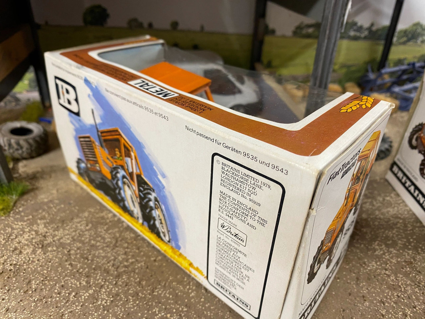 9528 Britains Orange Fiat 880 DT Tractor in original Straw Box Image 5
