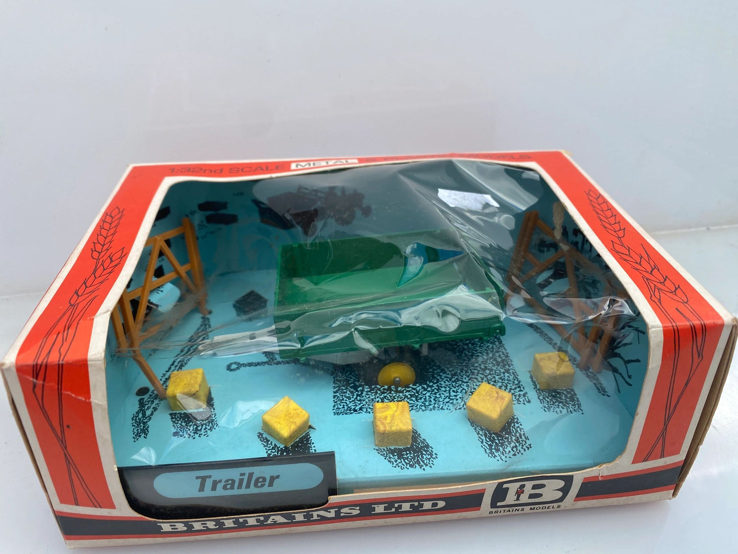 9550 Vintage Britains Rare Green tipping Bale Trailer 1:32 scale STRAW box Image 2