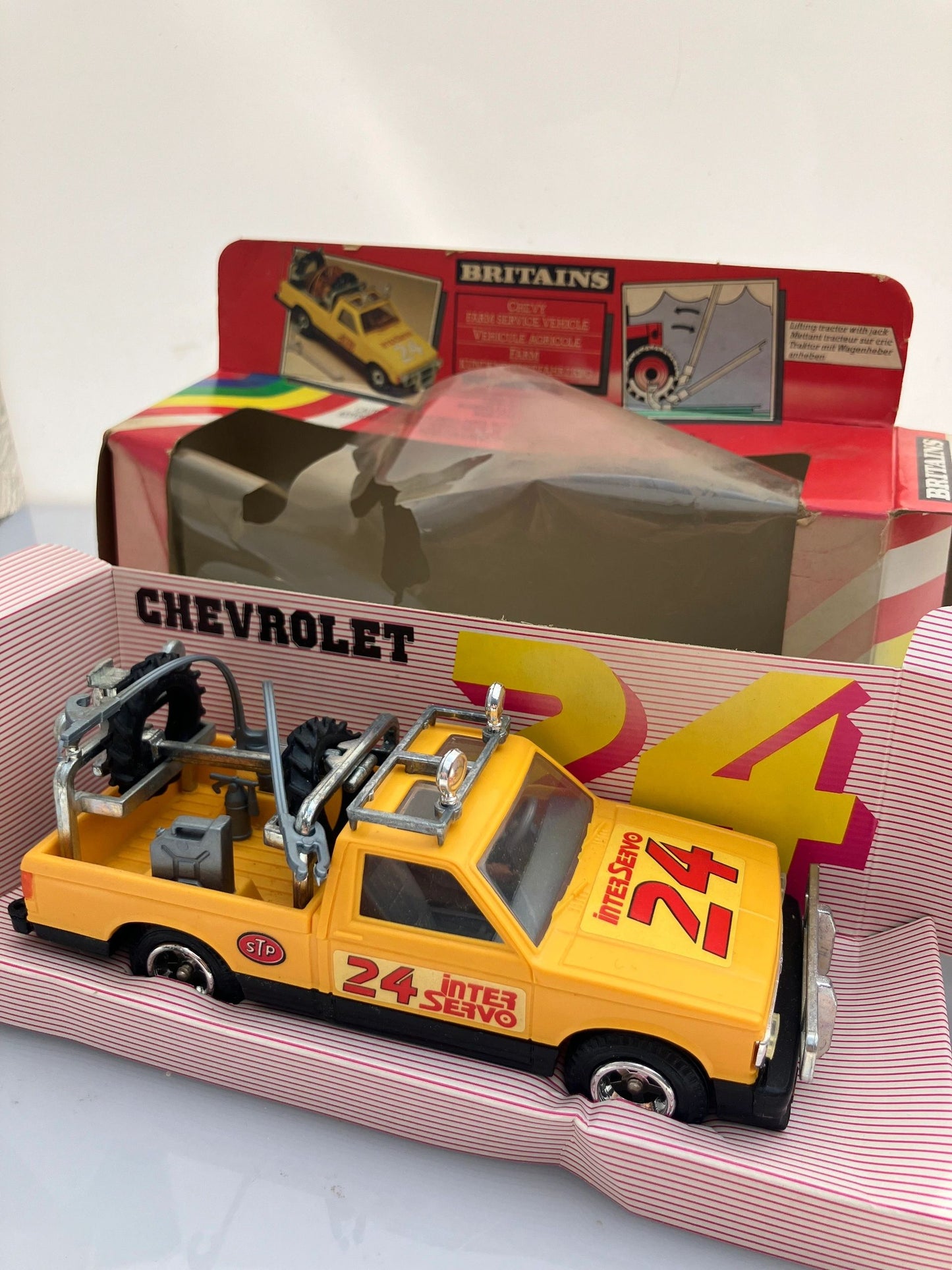 9573 Vintage Britains Chevy Farm service Vehicle 1:32 scale Image