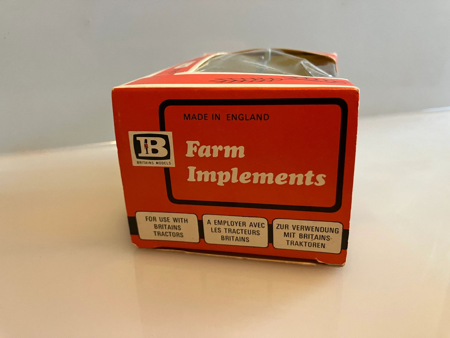 9600 Vintage Britains Post Hole Digger 1:32 scale Straw box Image 2