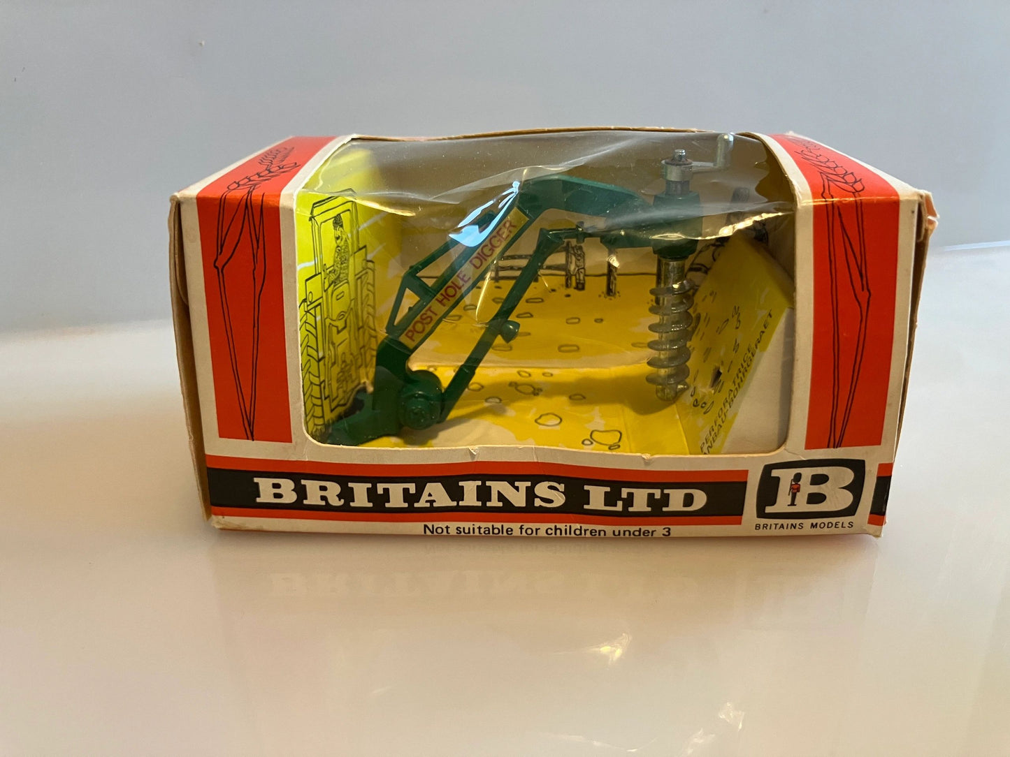 9600 Vintage Britains Post Hole Digger 1:32 scale Straw box Image 5