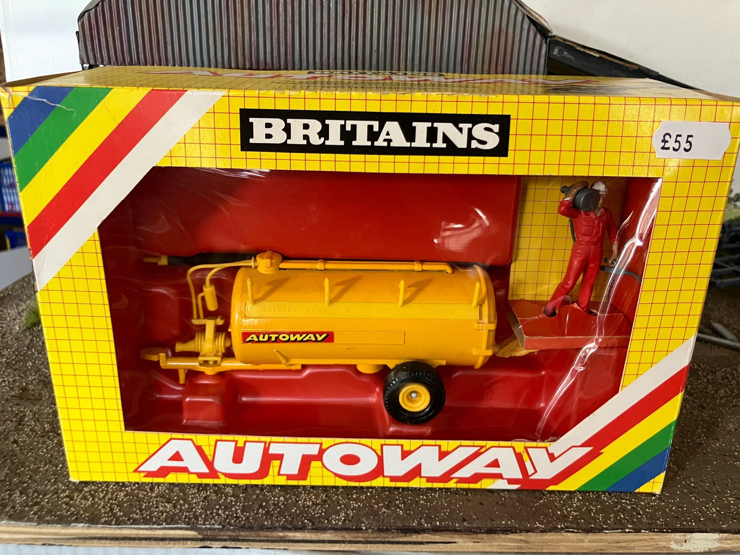 9836 Britains Autoway liquid tanker set 1:32 scale Image