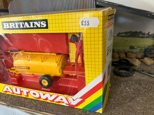 9836 Britains Autoway liquid tanker set 1:32 scale Image 2