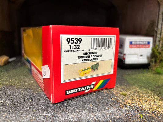 9539 Britains Green Disc mower 1:32 BOXED obsolete