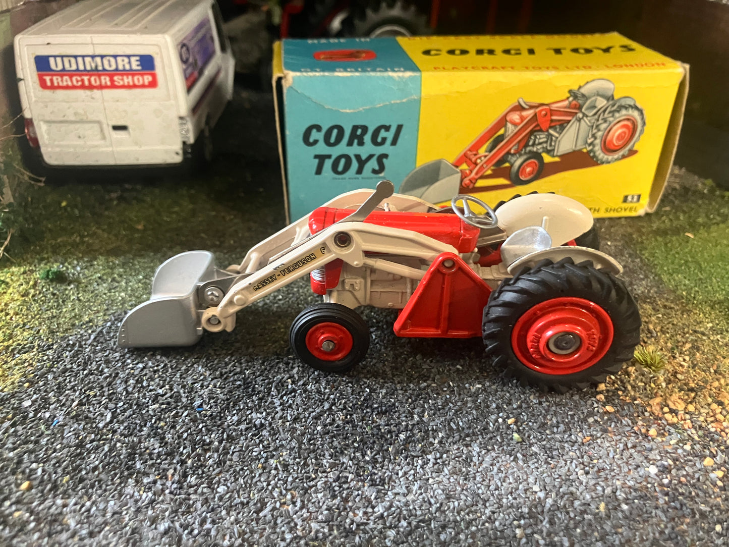 Corgi 53 Massey Ferguson 65 Tractor with loader shovel boxed