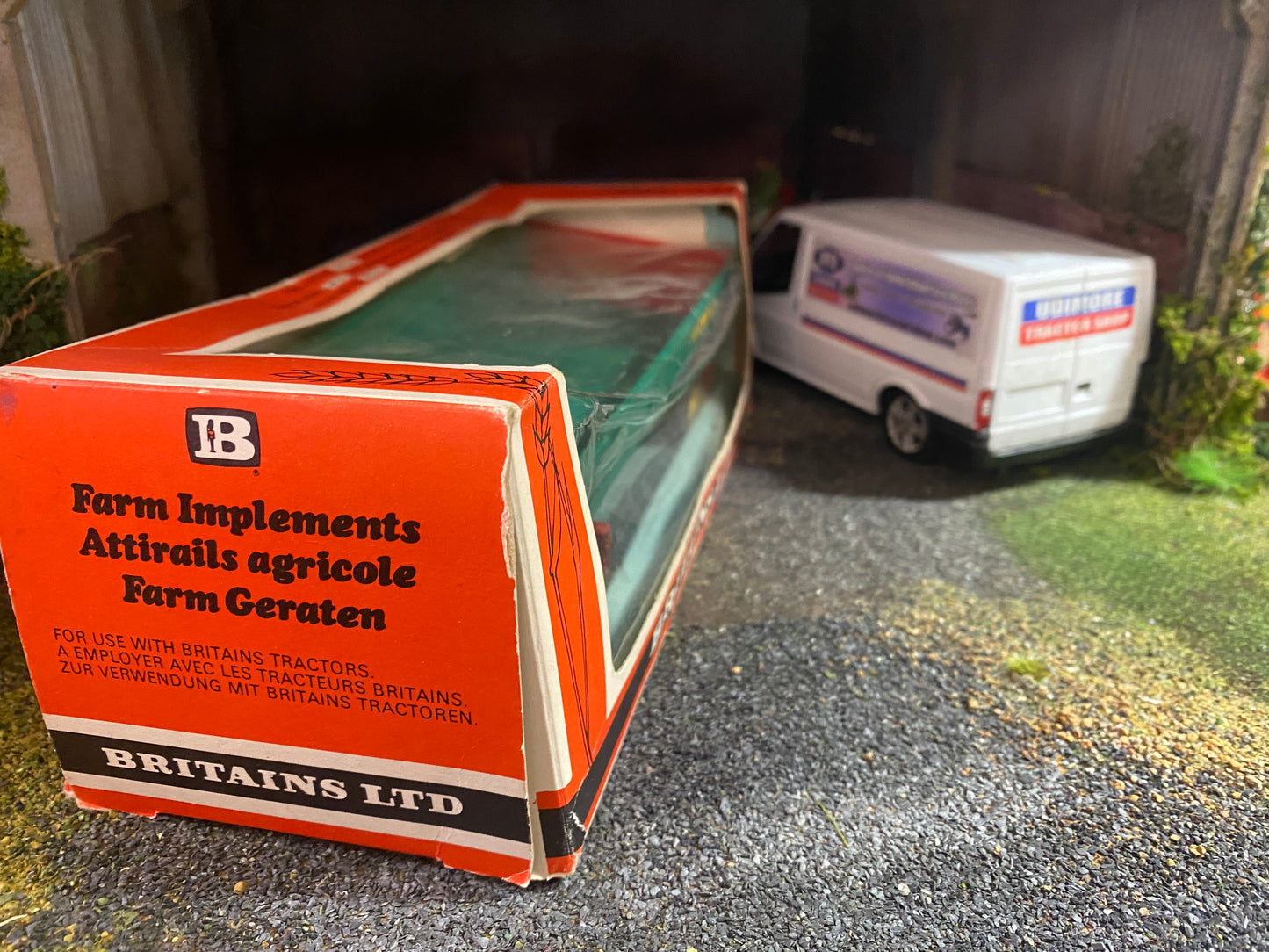 9558 Vintage Britains 8 wheeled trailer 1:32 scale boxed