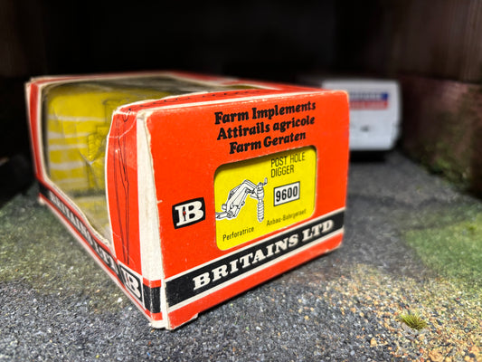 9600 Vintage Britains Post Hole digger 1:32 scale STRAW box obsolete
