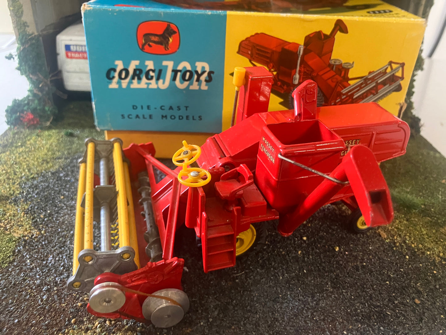 Corgi 1111 Massey Ferguson 780 Combine Harvester boxed