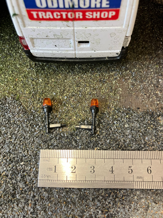 Pair of flashing right and left light Beacon light tractor truck 1:32 scale