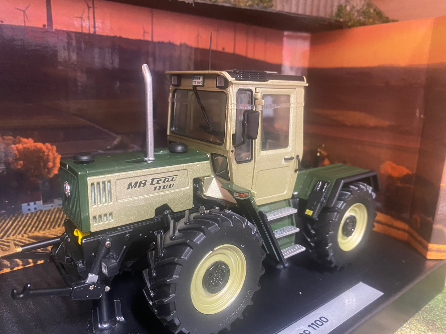 Weise Toys MB Trac 1100 Distelgreen Tractor NEW boxed in 1:32 scale