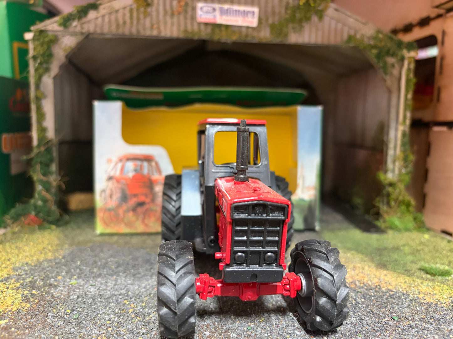 Lonestar Farmers World CASE International Tractor 1:32 scale boxed