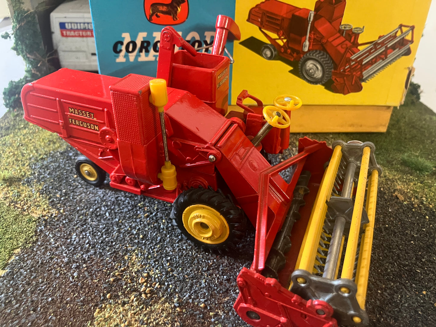 Corgi 1111 Massey Ferguson 780 Combine Harvester boxed