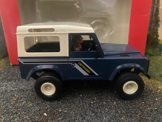 Britains Land rover Defender 1:32 scale obsolete 9507