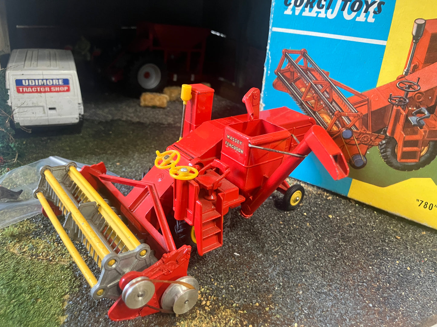 Corgi 1111 Massey Ferguson 780 Combine Harvester boxed