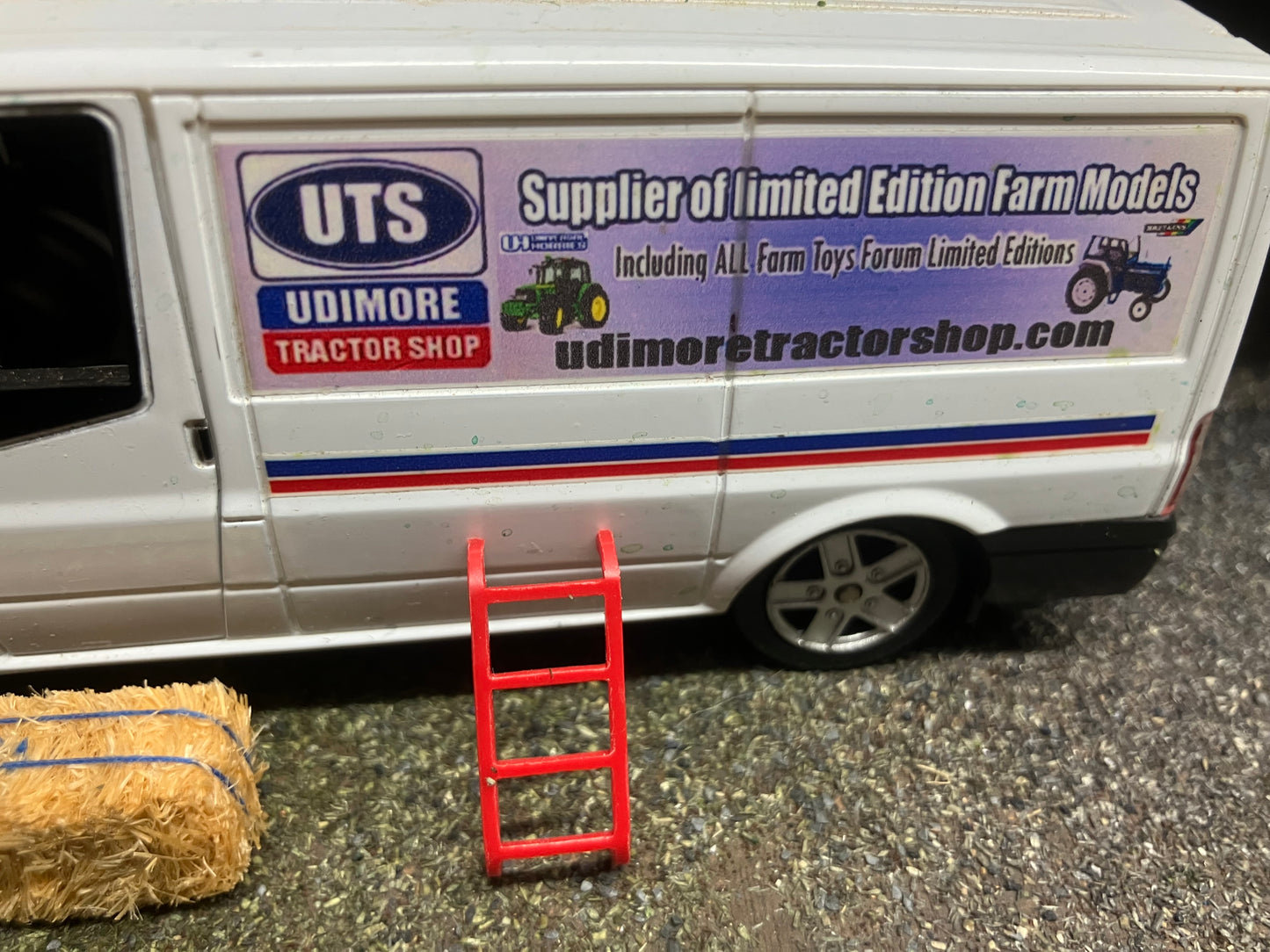 04586 Red Trailer Ladder Steps Artisan32 Tractor farm machinery 1:32 scale