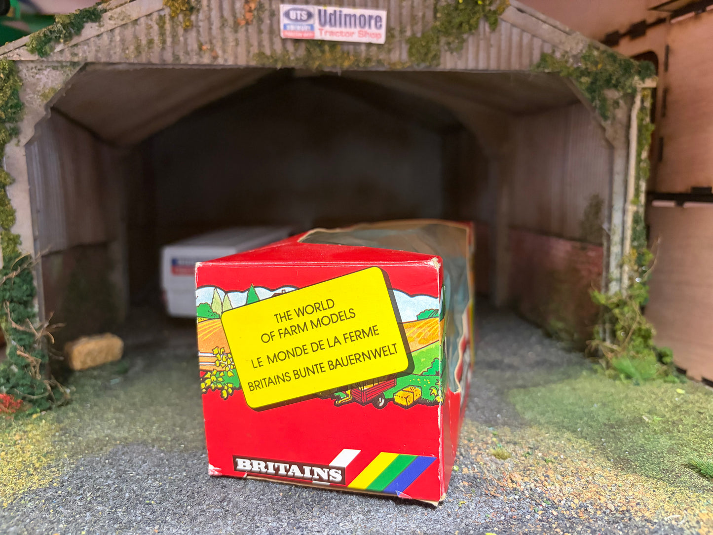 9565 Vintage Britains Tipping trailer 1:32 scale Rainbow box Obsolete
