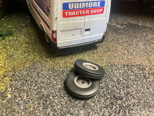 04225 Set of 2 Front wheels 2wd Artisan32 farm machinery 1:32 scale