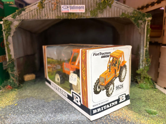 Vintage Britains Fiat 880DT Orange Tractor 9528 Original Straw Box Obsolete 1:32 Scale