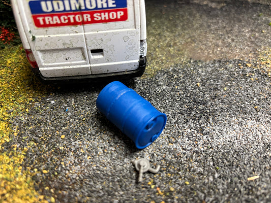 04889-1 Fuel Water Barrel Jerry can with hand pump Artisan32 farm machinery 1:32 scale