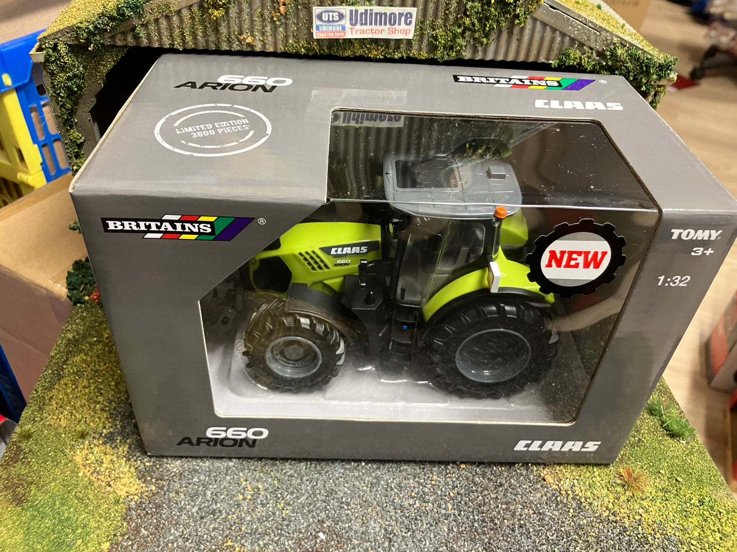 Limited Edition Britains Night Edition Claas Arion 660 Tractor 1:32 scale New BOXED 43422