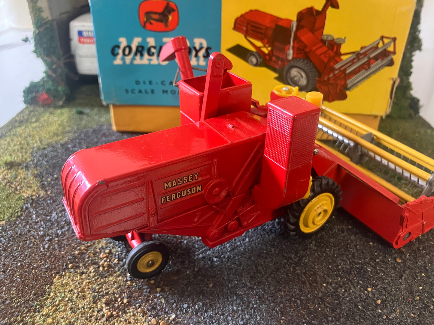 Corgi 1111 Massey Ferguson 780 Combine Harvester boxed
