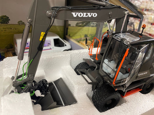 BLACK Volvo EWR150E Excavator Nokian 1:32 scale AT Collections Limited Edition Image 2